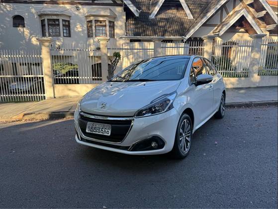 PEUGEOT 208 1.6 GRIFFE 16V FLEX 4P AUTOMÁTICO PEUGEOT 208 1.6 GRIFFE 16V FLEX 4P AUTOMÁTICO